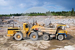 Excavation and dump vehicle