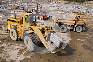 Excavation and dump vehicle