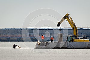 CONSTRUCTION WORK IN A SEAPORT