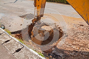 Excavator, bulldozer work a hole the repair of pipe water