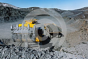 Excavator loads ore