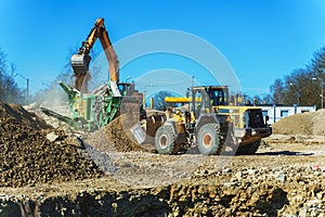 Excavator and screener machine