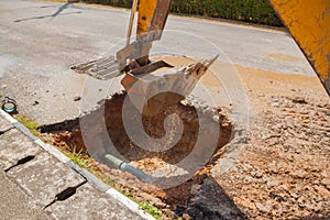 Excavator working the Repair of pipe water sewerage on road