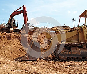 Excavadoras sobre el construcción paginas 