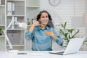 Excited businesswoman gesturing call me, at office desk