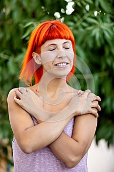 Excited woman with red hair enjoing a relaxed day