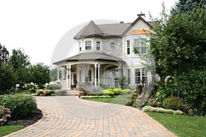 Executive House with unistone driveway