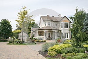 Executive House with unistone driveway