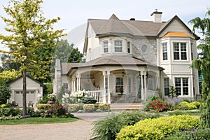 Executive House with unistone driveway