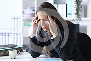 Executive with migraine complaining in pain at office