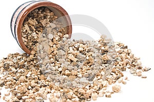 Exfoliated perlite and Vermiculite