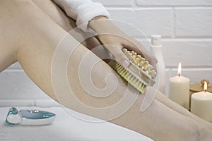 Exfoliation with a natural bristle brush. Dry brush massage. Preparing the skin for epilation. Strawberry legs, keratosis. Home