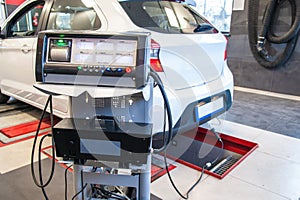 Exhaust gas measurement at a diagnostic station in a passenger car