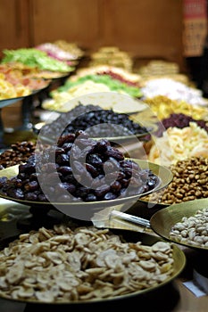 Exhibitor of raisins and dried fruits