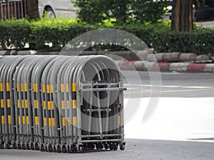 Expandable traffic barrier