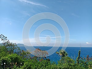 expanse of ocean with blue sky in the tulamben area of ??Karangasem, Bali