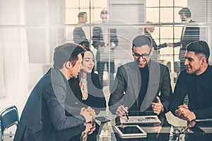 Expert analyzing financial charts at a meeting with the business team