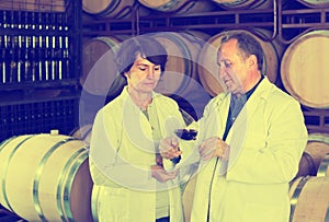 Expert and maker estimate wine