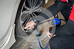 Expert mechanic checks tire pressure with nitrogen