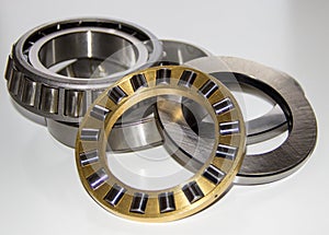 Exploded view of a thrust roller bearing and a tapered roller bearing