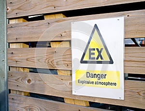 Explosive danger sign 2