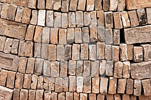 Exposed brick wall or wall, with apparent mortar. Texture for backgrounds.