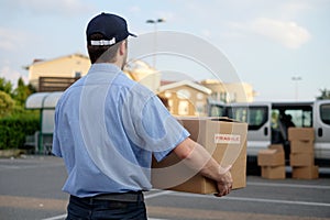 Express courier delivering box