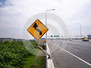 Expressway arrow sign Curve warning sign