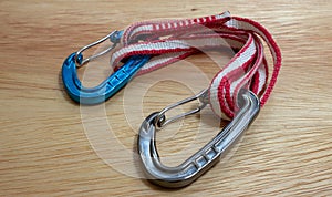 Extendable quickdraw with a pair of wire gate carabiner and a dyneema sling