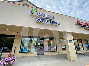 The exterior storefront of a Weight Watchers franchise in Springfield, IL