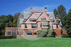 Exterior of Thomas Edison home