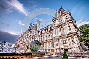 Exterior view of Hotel de Ville on a sunny day in Paris