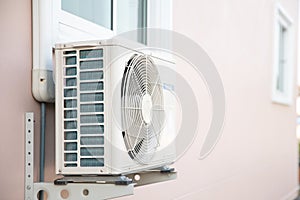 External split wall type of house air conditioner compressor