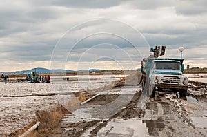 Extraction of salt from the salt lakes