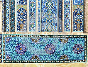 Extraordinary designs of tiles and beautiful vase designs on the walls of Yazd Grand Mosque