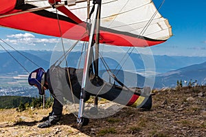 Extremal man with hang-glider preparing to fly