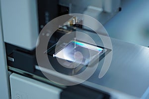 Extreme spectrometer optical interface analyzes a wafer under bright light