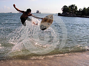 Extreme Wave skim boarding