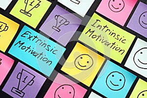 Extrinsic and intrinsic motivation signs and memo sticks