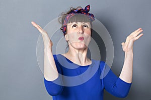 Extrovert 30s woman with fifties hairstyle enjoying competition