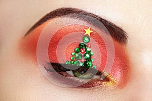 Eye girl makeover christmas tree