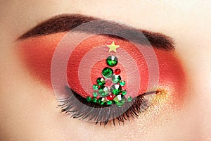 Eye girl makeover christmas tree photo
