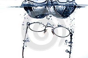 Eyeglass splashing in wate