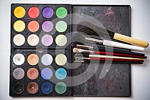 Eyeshadow palette and brush for professional makeup