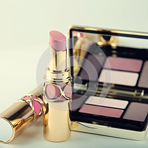Eyeshadow palette with mirror and lipsticks