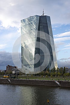 EZB Frankfurt EuropÃ¤ische Zentralbank European Central Bank cloudy blue sky rain is coming