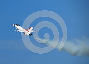 F-16 fighter jet climbing