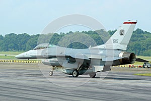 F-16 Taxiing photo