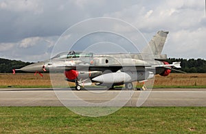 F-16D Viper on the flightline