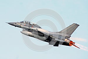 F-16 Fighting Falcon full afterburner